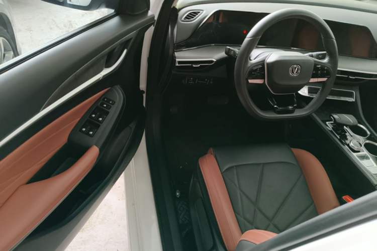Used CHANGAN Eado 2023 Changan Edition PLUS Blue Whale NE 1.4T GDI DCT Prestige Version Driver Seat