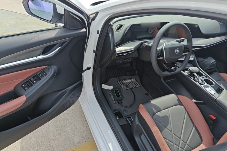 Used CHANGAN Eado 2023 Changan Edition PLUS Blue Whale NE 1.4T GDI DCT Prestige Version Driver Seat