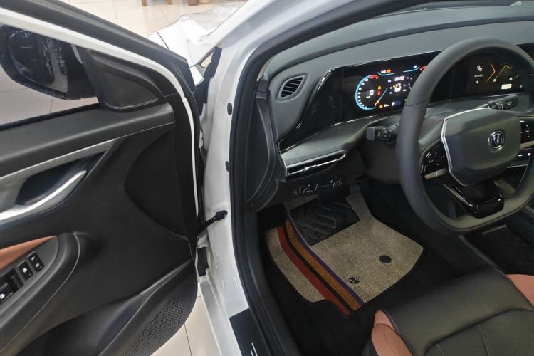 Used CHANGAN Eado 2023 Changan Edition PLUS Blue Whale NE 1.4T GDI DCT Prestige Version Driver Seat
