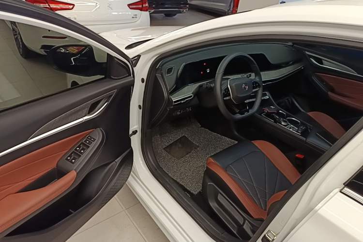 Used CHANGAN Eado 2023 Changan Edition PLUS Blue Whale NE 1.4T GDI DCT Prestige Version Driver Seat