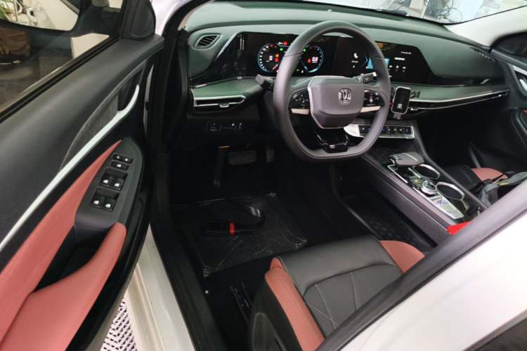 Used CHANGAN Eado 2023 Changan Edition PLUS Blue Whale NE 1.4T GDI DCT Prestige Version Driver Seat