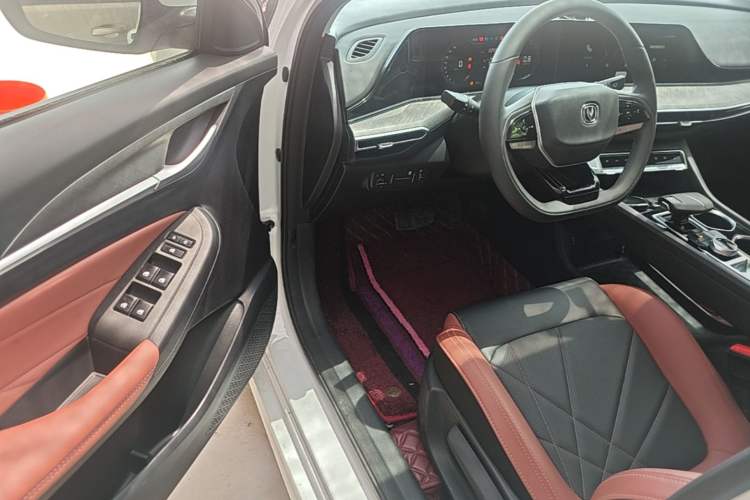 Used CHANGAN Eado 2023 Changan Edition PLUS Blue Whale NE 1.4T GDI DCT Prestige Version Driver Seat