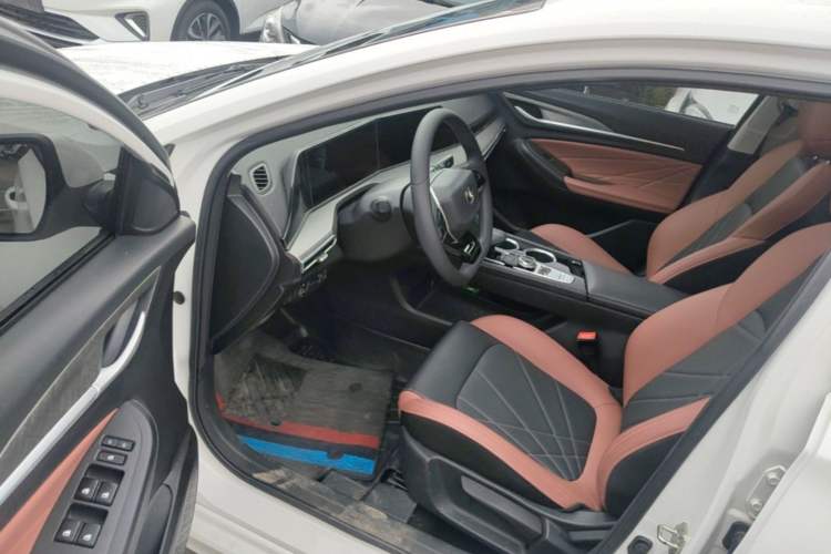 Used CHANGAN Eado 2023 Changan Edition PLUS Blue Whale NE 1.4T GDI DCT Prestige Version Driver Seat