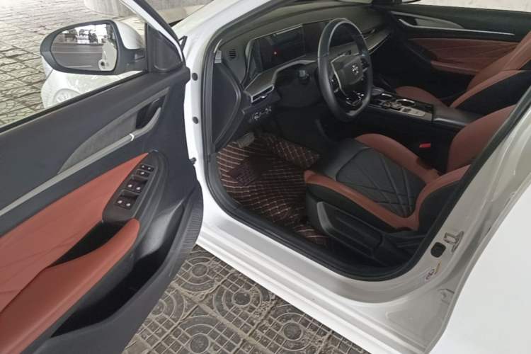 Used CHANGAN Eado 2023 Changan Edition PLUS Blue Whale NE 1.4T GDI DCT Prestige Version Driver Seat