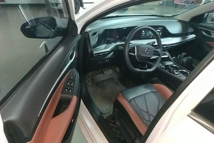 Used CHANGAN Eado 2023 Changan Edition PLUS Blue Whale NE 1.4T GDI DCT Prestige Version Driver Seat