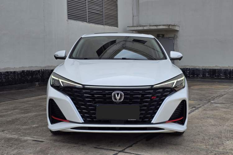 Used CHANGAN Eado 2023 Changan Edition PLUS Blue Whale NE 1.4T GDI DCT Prestige Version Exterior 1