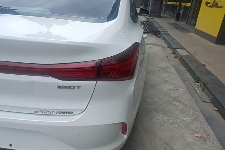 Used CHANGAN Eado 2023 Changan Edition PLUS Blue Whale NE 1.4T GDI DCT Prestige Version Exterior 3
