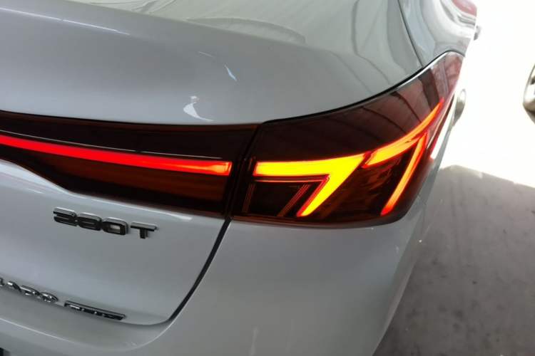 Used CHANGAN Eado 2023 Changan Edition PLUS Blue Whale NE 1.4T GDI DCT Prestige Version Exterior 3