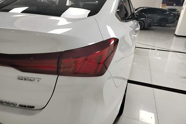 Used CHANGAN Eado 2023 Changan Edition PLUS Blue Whale NE 1.4T GDI DCT Prestige Version Exterior 3