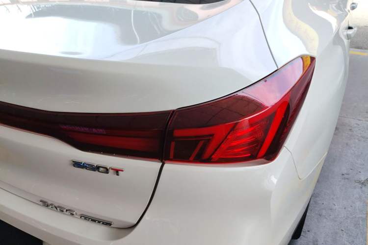Used CHANGAN Eado 2023 Changan Edition PLUS Blue Whale NE 1.4T GDI DCT Prestige Version Exterior 3