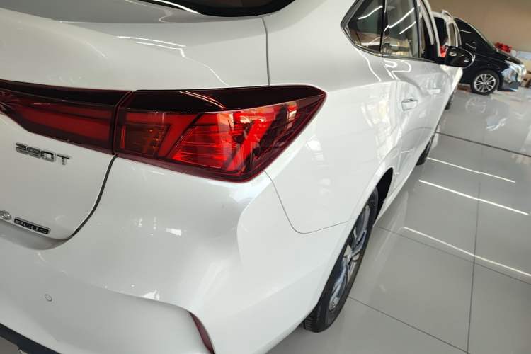 Used CHANGAN Eado 2023 Changan Edition PLUS Blue Whale NE 1.4T GDI DCT Prestige Version Exterior 3