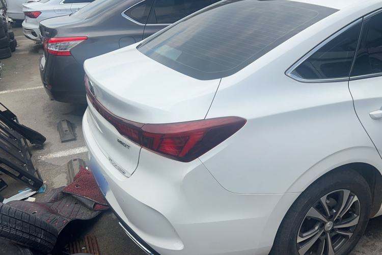 Used CHANGAN Eado 2023 Changan Edition PLUS Blue Whale NE 1.4T GDI DCT Prestige Version Exterior 4