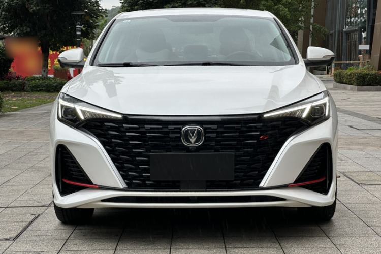 Used CHANGAN Eado 2023 Changan Edition PLUS Blue Whale NE 1.4T GDI DCT Prestige Version Exterior 4