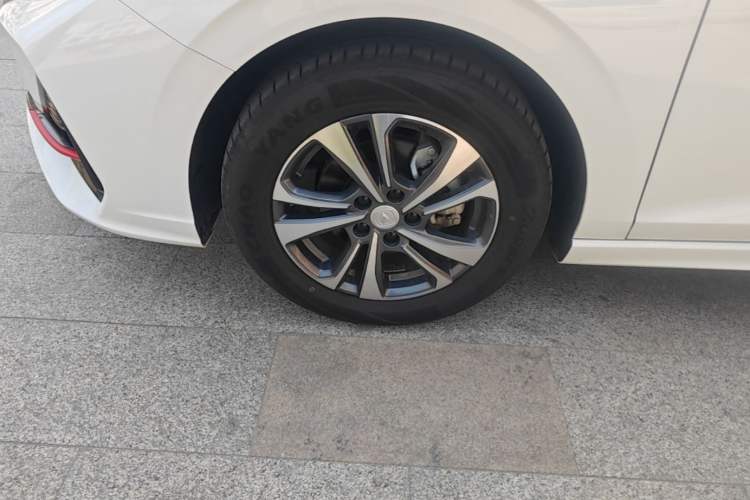 Used CHANGAN Eado 2023 Changan Edition PLUS Blue Whale NE 1.4T GDI DCT Prestige Version Exterior 4