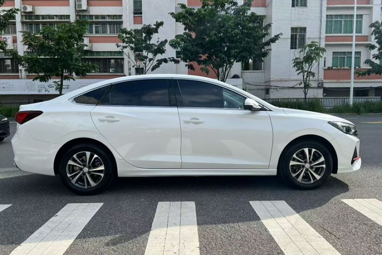 Used CHANGAN Eado 2023 Changan Edition PLUS Blue Whale NE 1.4T GDI DCT Prestige Version Exterior 4