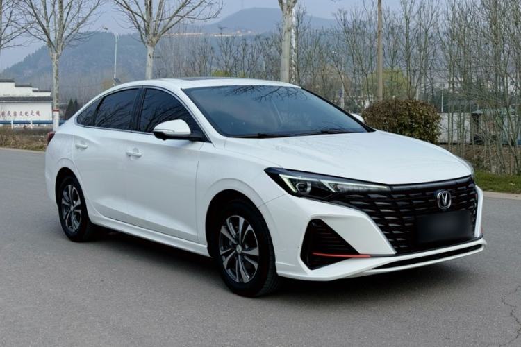 Used CHANGAN Eado 2023 Changan Edition PLUS Blue Whale NE 1.4T GDI DCT Prestige Version Exterior 4