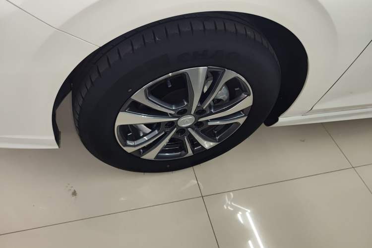 Used CHANGAN Eado 2023 Changan Edition PLUS Blue Whale NE 1.4T GDI DCT Prestige Version Exterior 4