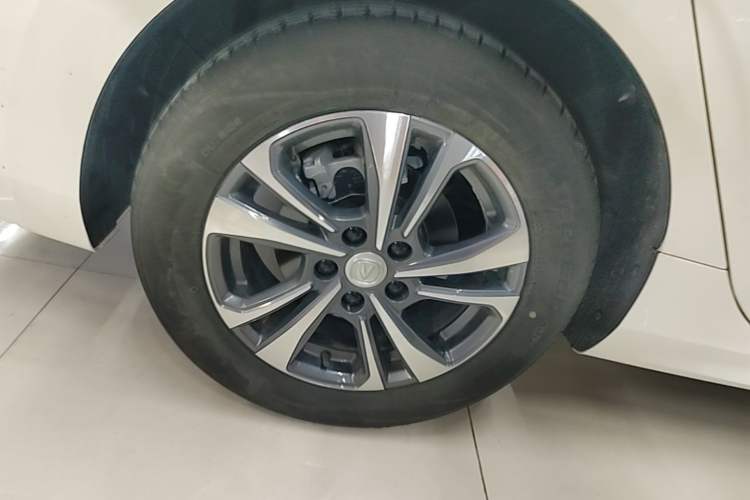 Used CHANGAN Eado 2023 Changan Edition PLUS Blue Whale NE 1.4T GDI DCT Prestige Version Exterior 5