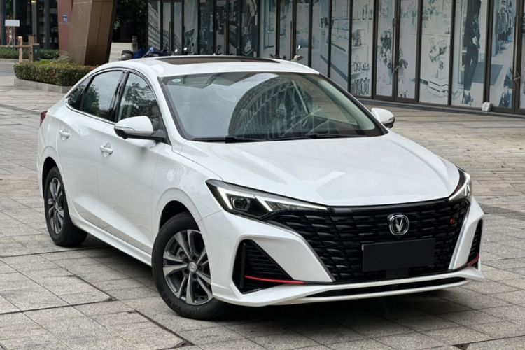 Used CHANGAN Eado 2023 Changan Edition PLUS Blue Whale NE 1.4T GDI DCT Prestige Version Exterior 5