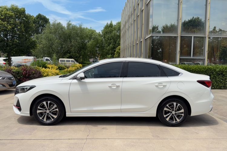 Used CHANGAN Eado 2023 Changan Edition PLUS Blue Whale NE 1.4T GDI DCT Prestige Version Exterior 5