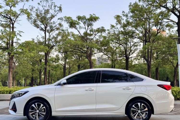 Used CHANGAN Eado 2023 Changan Edition PLUS Blue Whale NE 1.4T GDI DCT Prestige Version Exterior 5