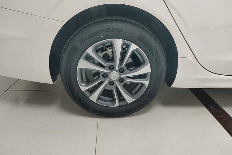 Used CHANGAN Eado 2023 Changan Edition PLUS Blue Whale NE 1.4T GDI DCT Prestige Version Exterior 5