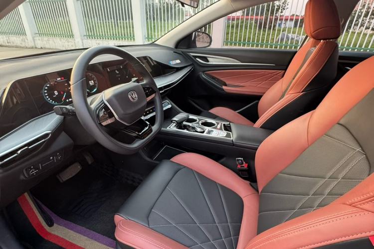 Used CHANGAN Eado 2023 Changan Edition PLUS Blue Whale NE 1.4T GDI DCT Prestige Version Exterior 6