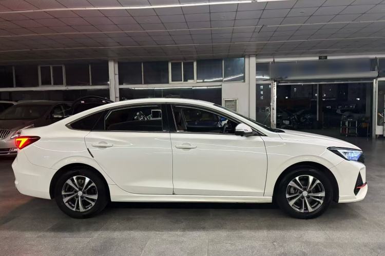 Used CHANGAN Eado 2023 Changan Edition PLUS Blue Whale NE 1.4T GDI DCT Prestige Version Exterior 6