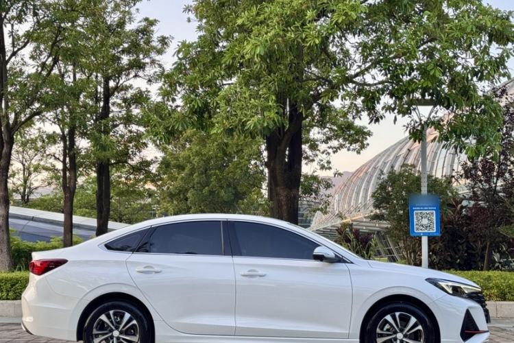 Used CHANGAN Eado 2023 Changan Edition PLUS Blue Whale NE 1.4T GDI DCT Prestige Version Exterior 7