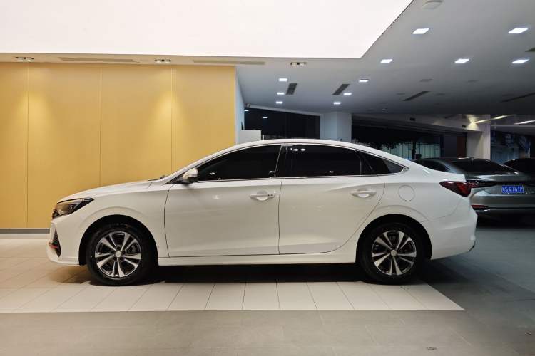 Used CHANGAN Eado 2023 Changan Edition PLUS Blue Whale NE 1.4T GDI DCT Prestige Version Exterior 8