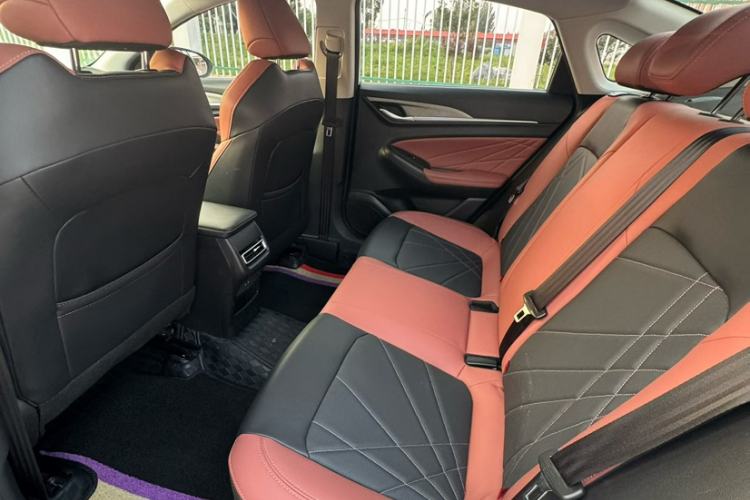 Used CHANGAN Eado 2023 Changan Edition PLUS Blue Whale NE 1.4T GDI DCT Prestige Version Exterior 8