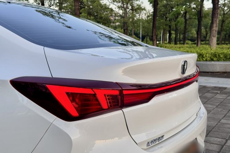 Used CHANGAN Eado 2023 Changan Edition PLUS Blue Whale NE 1.4T GDI DCT Prestige Version Exterior 9