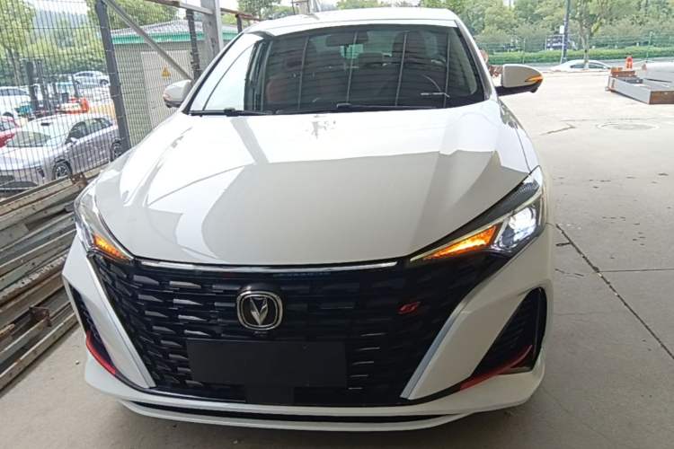 Used CHANGAN Eado 2023 Changan Edition PLUS Blue Whale NE 1.4T GDI DCT Prestige Version Front