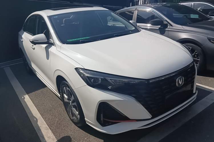 Used CHANGAN Eado 2023 Changan Edition PLUS Blue Whale NE 1.4T GDI DCT Prestige Version Front Right 45 Deg
