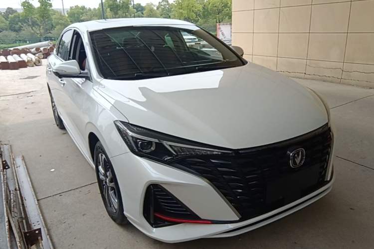 Used CHANGAN Eado 2023 Changan Edition PLUS Blue Whale NE 1.4T GDI DCT Prestige Version Front Right 45 Deg