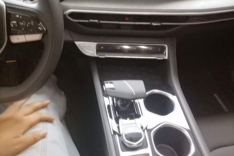 Used CHANGAN Eado 2023 Changan Edition PLUS Blue Whale NE 1.4T GDI DCT Prestige Version Gear Lever