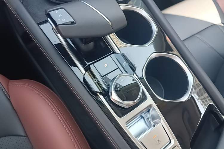 Used CHANGAN Eado 2023 Changan Edition PLUS Blue Whale NE 1.4T GDI DCT Prestige Version Gear Lever
