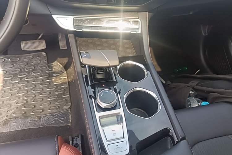 Used CHANGAN Eado 2023 Changan Edition PLUS Blue Whale NE 1.4T GDI DCT Prestige Version Gear Lever
