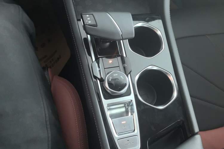 Used CHANGAN Eado 2023 Changan Edition PLUS Blue Whale NE 1.4T GDI DCT Prestige Version Gear Lever