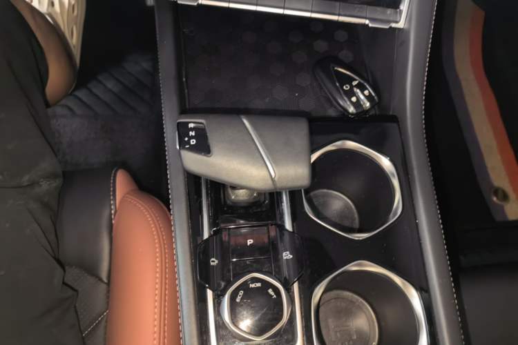 Used CHANGAN Eado 2023 Changan Edition PLUS Blue Whale NE 1.4T GDI DCT Prestige Version Gear Lever