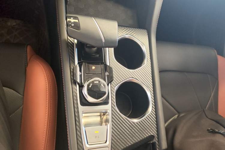 Used CHANGAN Eado 2023 Changan Edition PLUS Blue Whale NE 1.4T GDI DCT Prestige Version Gear Lever