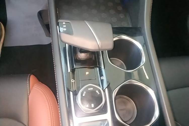Used CHANGAN Eado 2023 Changan Edition PLUS Blue Whale NE 1.4T GDI DCT Prestige Version Gear Lever
