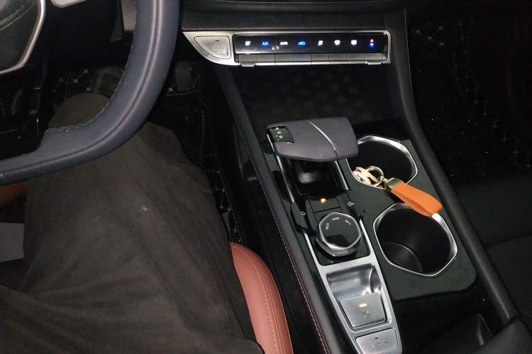 Used CHANGAN Eado 2023 Changan Edition PLUS Blue Whale NE 1.4T GDI DCT Prestige Version Gear Lever