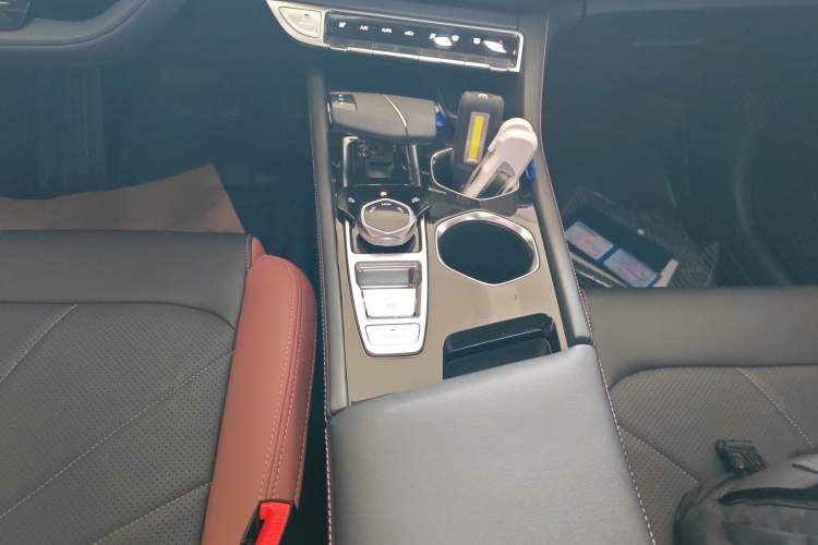 Used CHANGAN Eado 2023 Changan Edition PLUS Blue Whale NE 1.4T GDI DCT Prestige Version Gear Lever