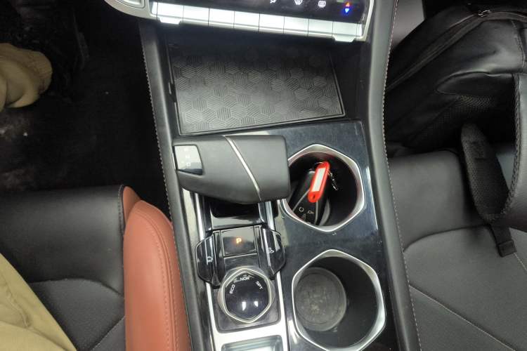 Used CHANGAN Eado 2023 Changan Edition PLUS Blue Whale NE 1.4T GDI DCT Prestige Version Gear Lever