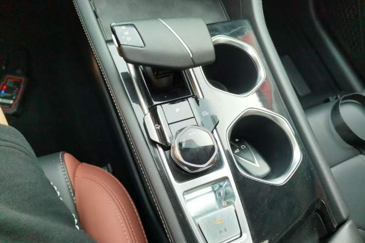 Used CHANGAN Eado 2023 Changan Edition PLUS Blue Whale NE 1.4T GDI DCT Prestige Version Gear Lever