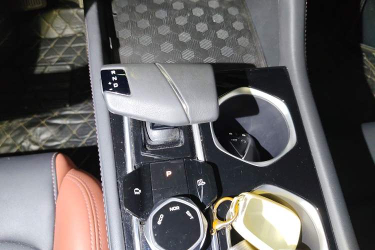 Used CHANGAN Eado 2023 Changan Edition PLUS Blue Whale NE 1.4T GDI DCT Prestige Version Gear Lever