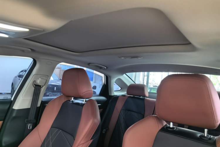 Used CHANGAN Eado 2023 Changan Edition PLUS Blue Whale NE 1.4T GDI DCT Prestige Version Headliner