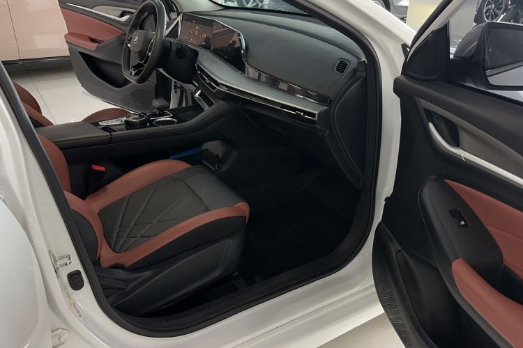 Used CHANGAN Eado 2023 Changan Edition PLUS Blue Whale NE 1.4T GDI DCT Prestige Version Interior 1