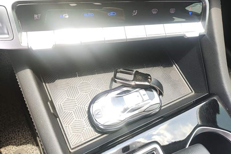 Used CHANGAN Eado 2023 Changan Edition PLUS Blue Whale NE 1.4T GDI DCT Prestige Version Interior 1